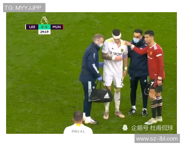 足球明星与可爱熊猫亲密合影展现温暖瞬间引发粉丝热议